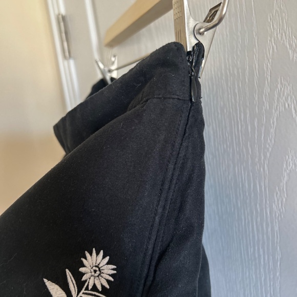 Hollister black size 00 floral shorts - Picture 5 of 6